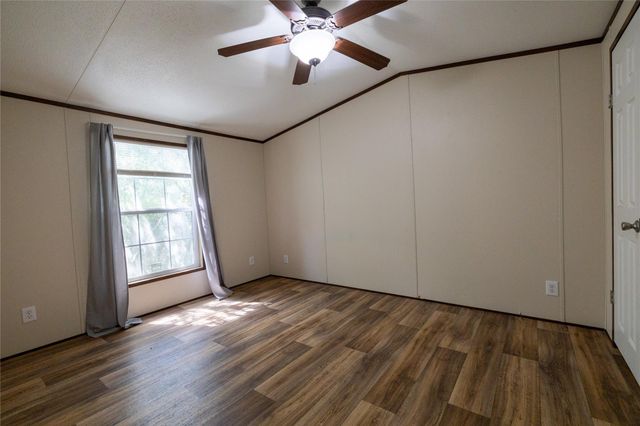 1400 Seminole TRL, Dale, TX 78616