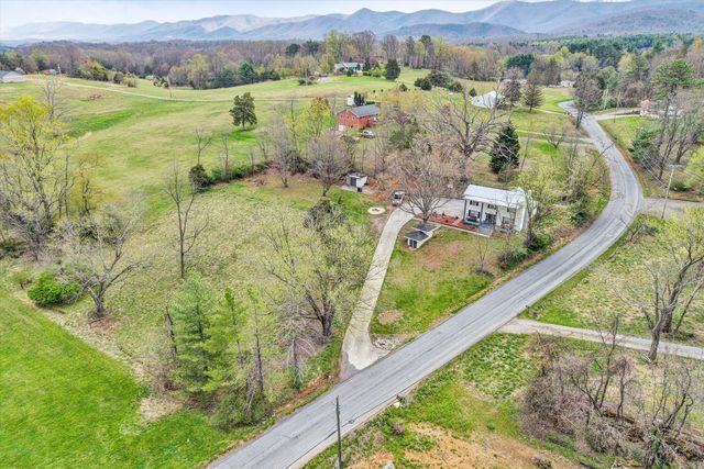 2238 Houston Mines RD, Troutville, VA 24175