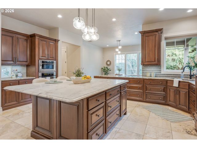 3689 MARCELLA Dr, Eugene, OR 97408