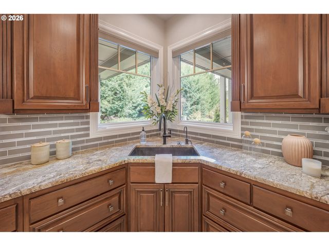 3689 MARCELLA Dr, Eugene, OR 97408