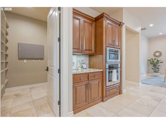 3689 MARCELLA Dr, Eugene, OR 97408