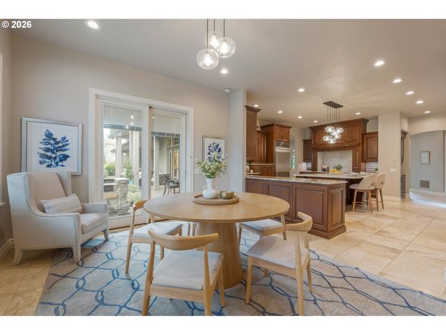 3689 MARCELLA Dr, Eugene, OR 97408