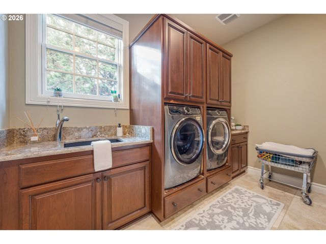 3689 MARCELLA Dr, Eugene, OR 97408