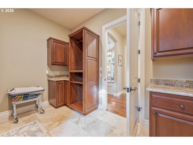 3689 MARCELLA Dr, Eugene, OR 97408