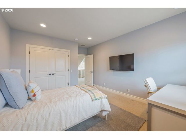 3689 MARCELLA Dr, Eugene, OR 97408