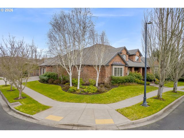 3689 MARCELLA Dr, Eugene, OR 97408