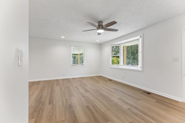 1001 Lakeside Dr, Ashland City, TN 37015