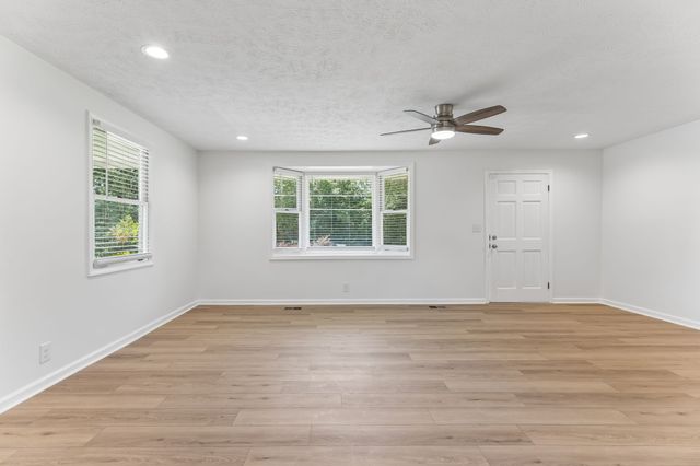 1001 Lakeside Dr, Ashland City, TN 37015