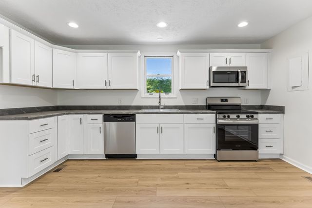 1001 Lakeside Dr, Ashland City, TN 37015