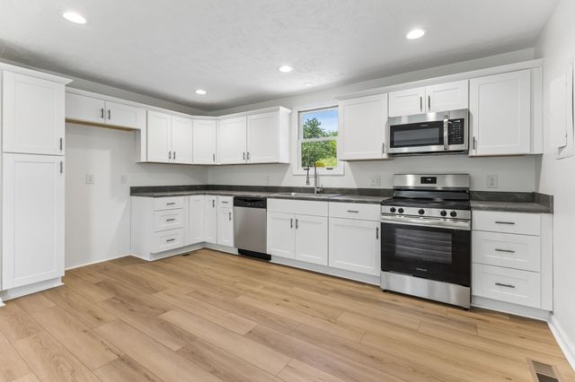 1001 Lakeside Dr, Ashland City, TN 37015