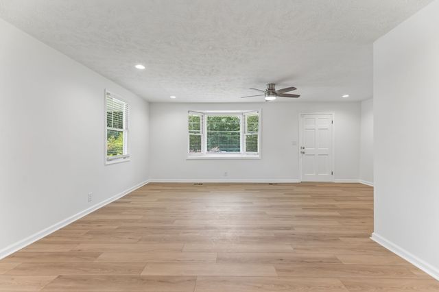 1001 Lakeside Dr, Ashland City, TN 37015