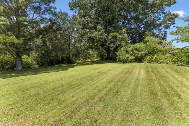 1001 Lakeside Dr, Ashland City, TN 37015