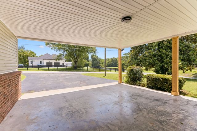 1001 Lakeside Dr, Ashland City, TN 37015