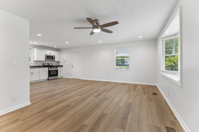 1001 Lakeside Dr, Ashland City, TN 37015