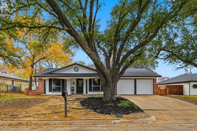 1429 Foothill Drive, Hurst, TX 76053