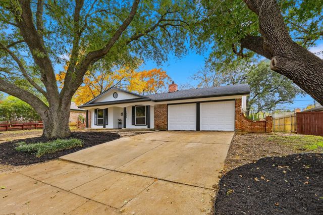 1429 Foothill Drive, Hurst, TX 76053