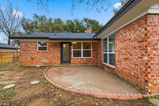 1429 Foothill Drive, Hurst, TX 76053