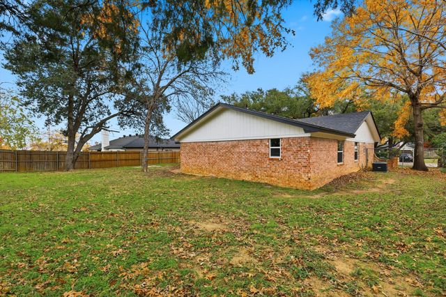 1429 Foothill Drive, Hurst, TX 76053