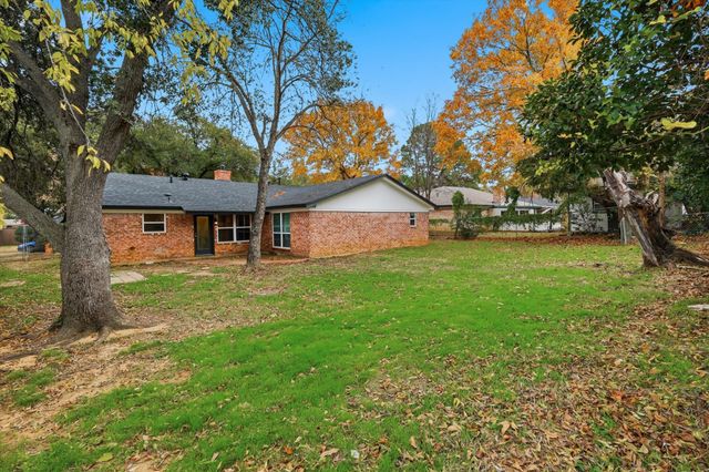 1429 Foothill Drive, Hurst, TX 76053