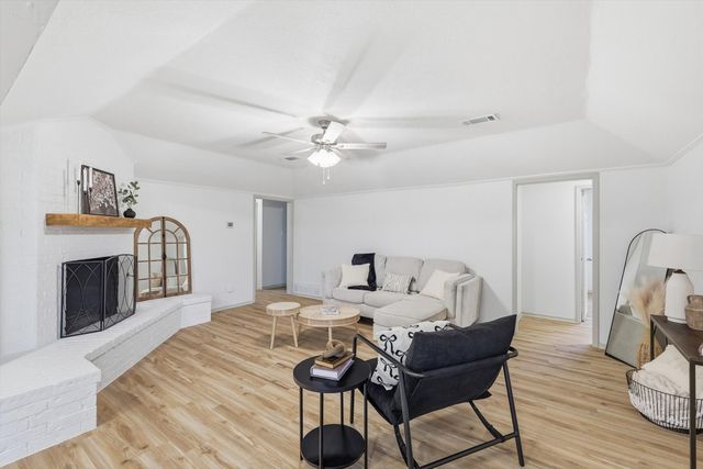 1429 Foothill Drive, Hurst, TX 76053