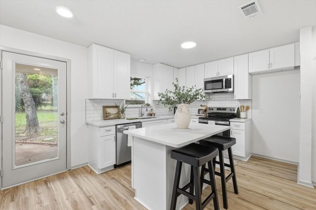 1429 Foothill Drive, Hurst, TX 76053