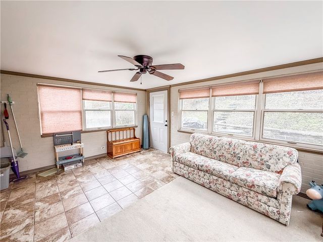 3921 Edge Rd, Brentwood, PA 15227