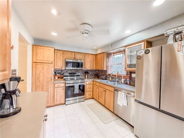 3921 Edge Rd, Brentwood, PA 15227