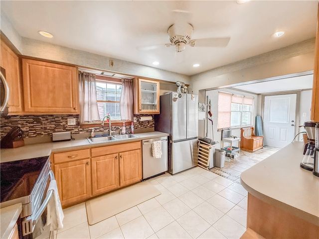 3921 Edge Rd, Brentwood, PA 15227