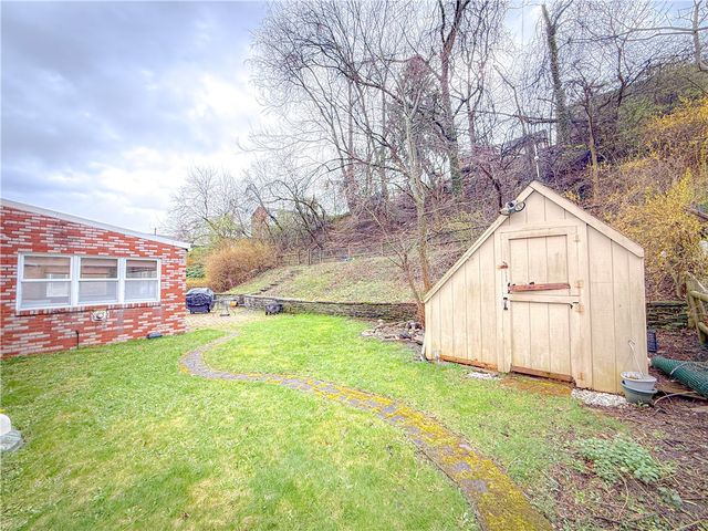 3921 Edge Rd, Brentwood, PA 15227