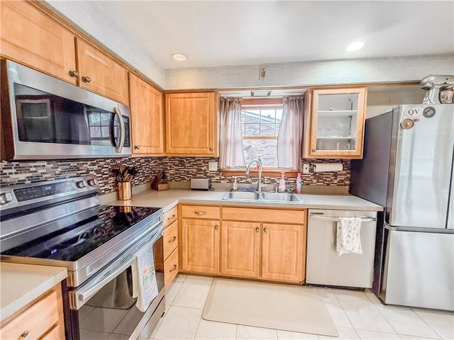 3921 Edge Rd, Brentwood, PA 15227