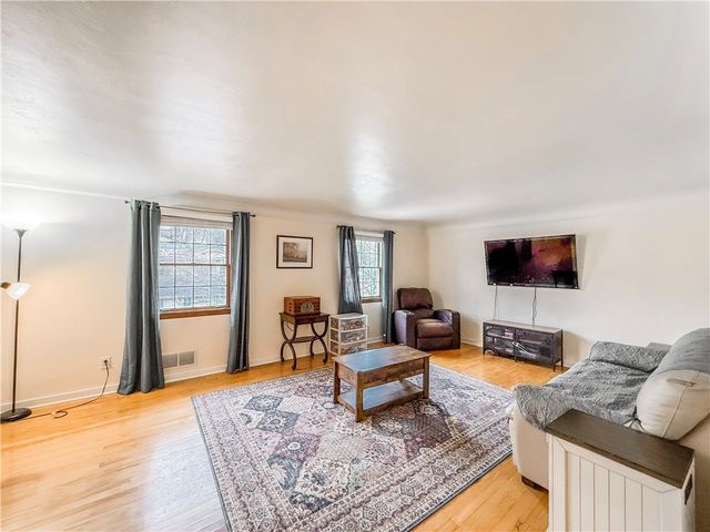 3921 Edge Rd, Brentwood, PA 15227