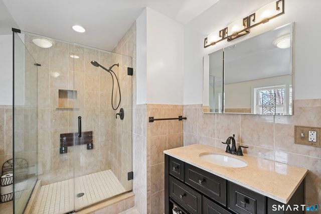 33 Pinnacle Rock Road, Stamford, CT 06903