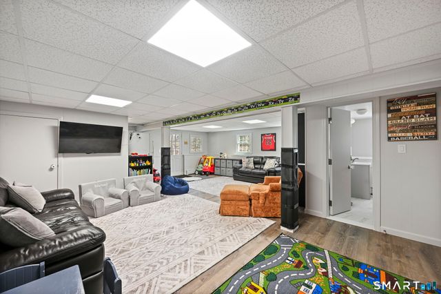 33 Pinnacle Rock Road, Stamford, CT 06903