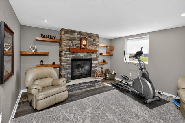 4629 E Valdez Drive, Des Moines, IA 50317