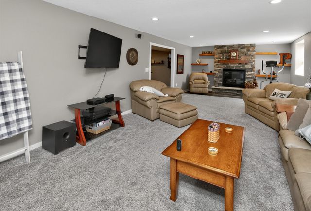 4629 E Valdez Drive, Des Moines, IA 50317