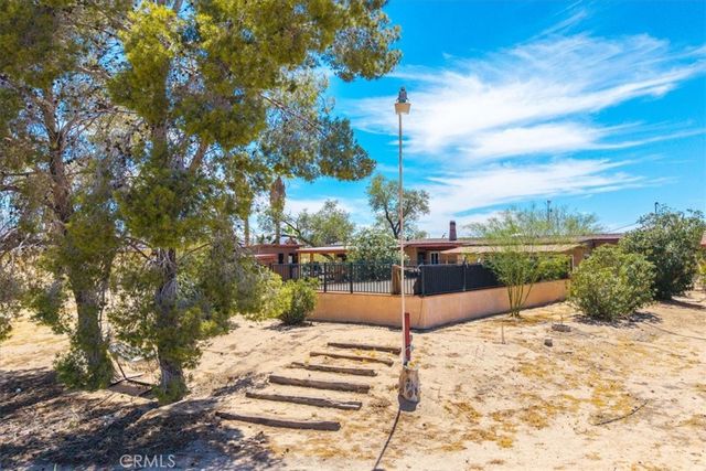 3633 Bluegrass, 29 Palms, CA 92277