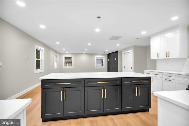 1 HAWLEY PL, Willingboro, NJ 08046