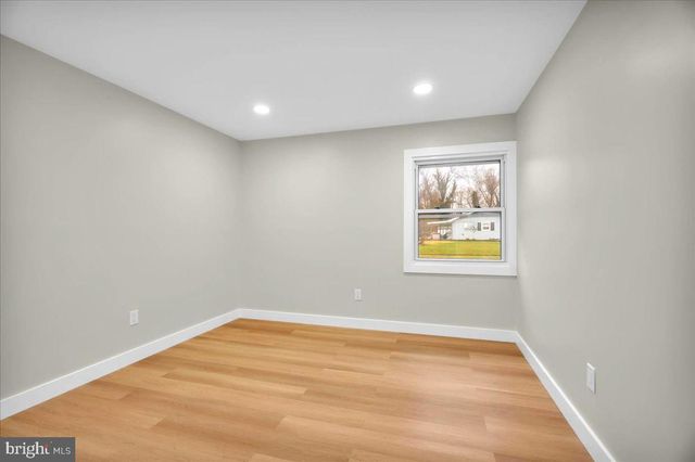 1 HAWLEY PL, Willingboro, NJ 08046