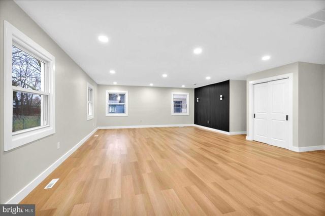 1 HAWLEY PL, Willingboro, NJ 08046