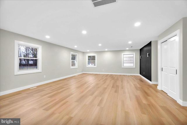 1 HAWLEY PL, Willingboro, NJ 08046