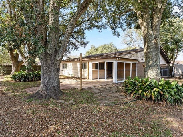 2728 Encino Avenue, Bay City, TX 77414