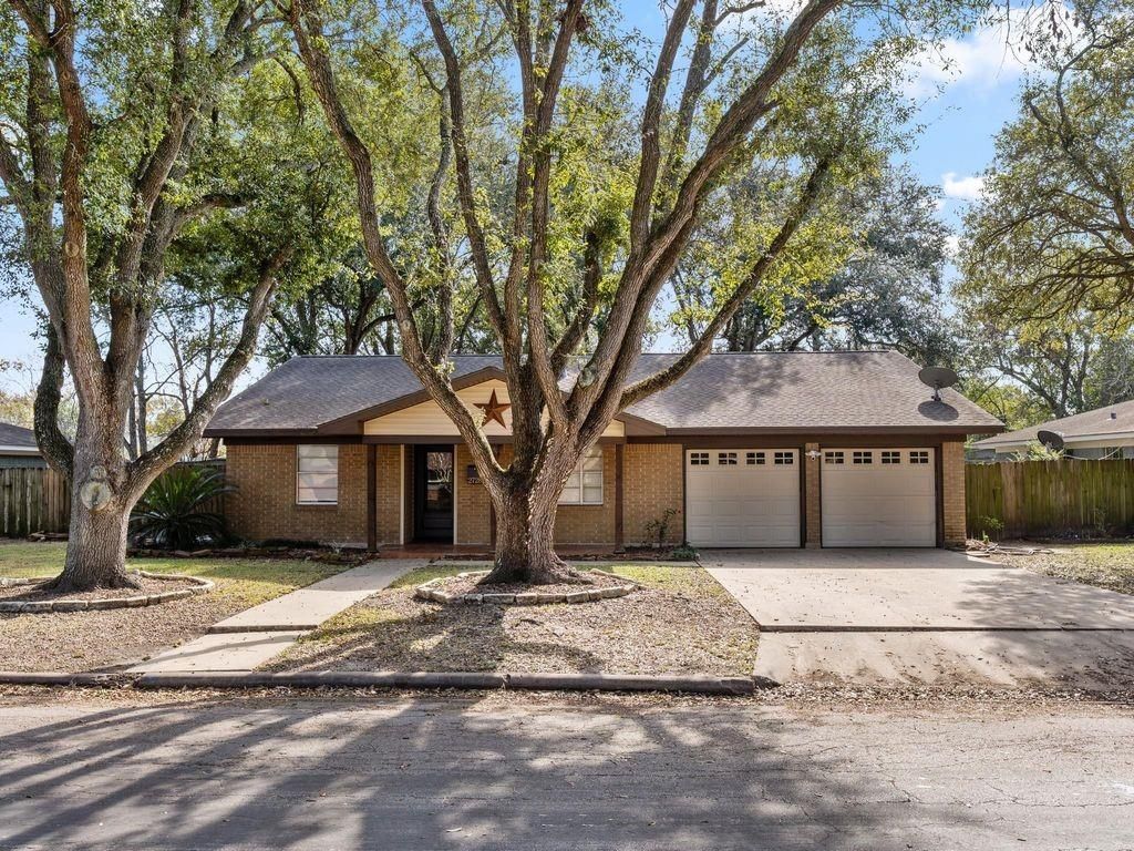 2728 Encino Avenue, Bay City, TX 77414