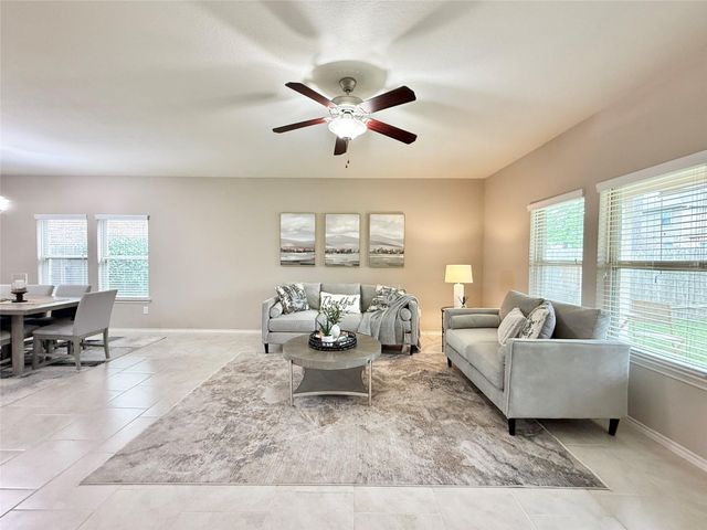 150 Meadow Grove Drive, Conroe, TX 77384