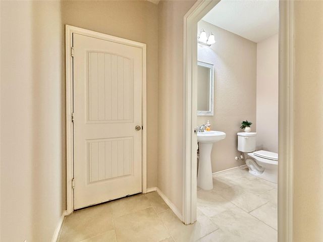 150 Meadow Grove Drive, Conroe, TX 77384