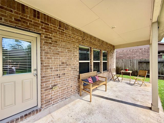 150 Meadow Grove Drive, Conroe, TX 77384