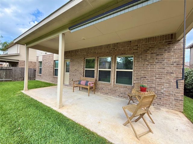 150 Meadow Grove Drive, Conroe, TX 77384