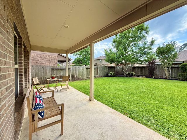 150 Meadow Grove Drive, Conroe, TX 77384