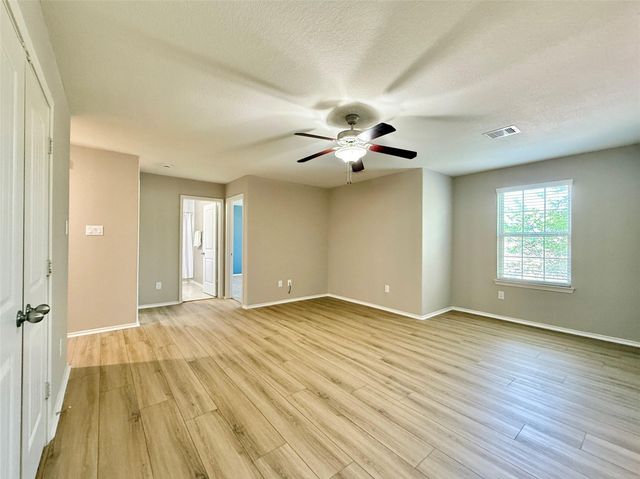 150 Meadow Grove Drive, Conroe, TX 77384