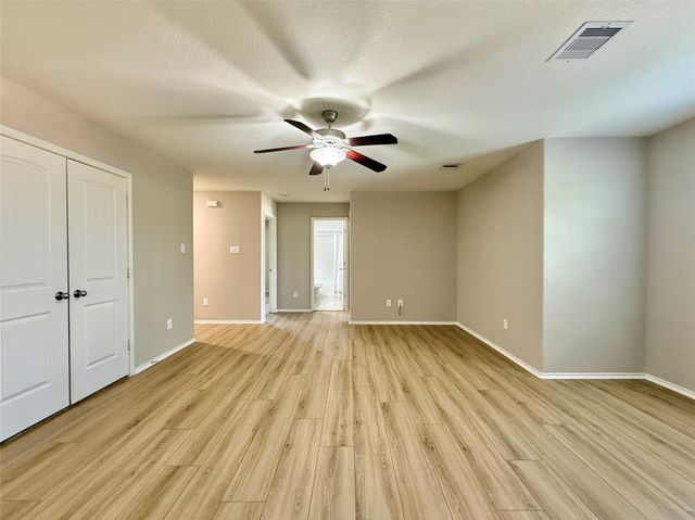 150 Meadow Grove Drive, Conroe, TX 77384