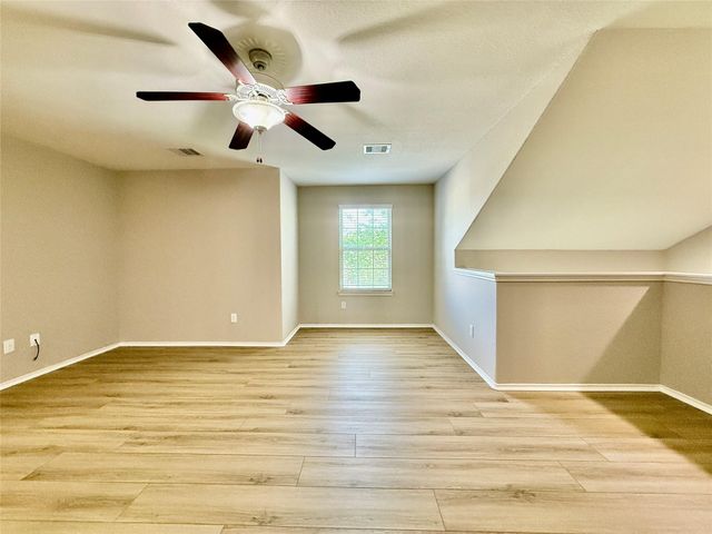 150 Meadow Grove Drive, Conroe, TX 77384